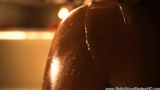 Indian MILF Brunette Enjoys Solo Masturbation Session