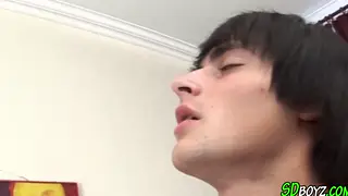 Muscular Amateur Takes Messy Facial After Bareback Blowjob
