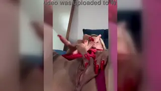 Mature MILF Enjoys Solo Masturbation Session