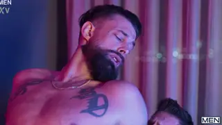 Hotel Hookup Delivers Deepthroat and Facial Finish