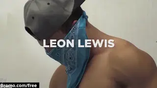 Jocks Trade Blowjobs and Rimming Outdoors