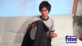 Japanese Amateur Debuts with Eager Oral Performance