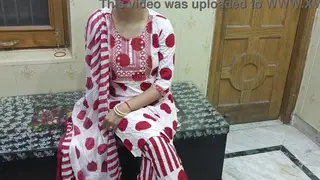 Indian MILF Maid Offers Her Feet in Homemade Roleplay