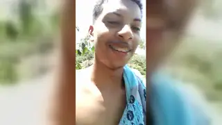 Amateur Guy Shows Off in Quick Homemade Clip