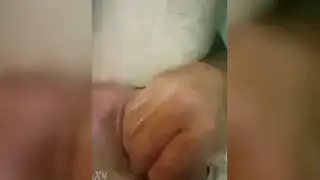 Amateur Clip Features Well-Endowed Performer