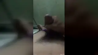 Asian Amateur Reaches Climax on Camera