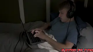 Stepdad Takes a Twink Deep in Bareback Session
