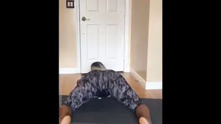 Curvy Compilation Showcases Voluptuous Moves in Leggings