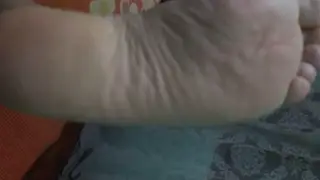 Latino Amateur Shows Off His Soles in Foot-Fetish Solo