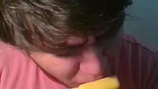 Latino Amateur Kneels for a Sweet Oral Treat