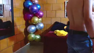 Muscular Guy Explores Deep Anal Gaping