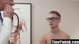 Beefy Doctor Breeds Tiny Twink in Hospital Uniform