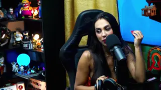 Curvy Latina Takes Anal and Toys During Outdoor Casting