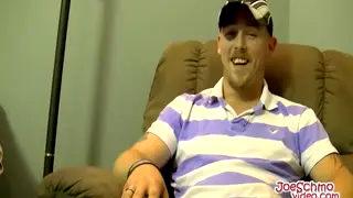 Muscular Amateur Shows Off Before Deep Throat Service