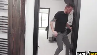 Stepdad Gives Stepdaughter a Deep Throat Before Doggystyle
