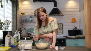 Amateur Couple Turns Kitchen Cooking Into a Cum-Drenched Quickie