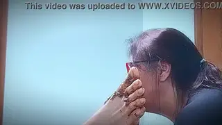 Amateur Feet Session Ends With Oral Finish