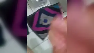 Amateur Guy Jerks Off to a Quick Cumshot Finish