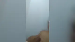 Guy Strokes Himself to a Sticky Finish