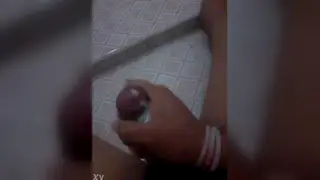 Guy Strokes Himself in a Brief Solo Clip