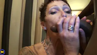 Voluptuous Tattooed Mature Enjoys Interracial Threesome
