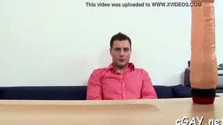 Muscular Hunk Delivers a Sloppy Deepthroat Show