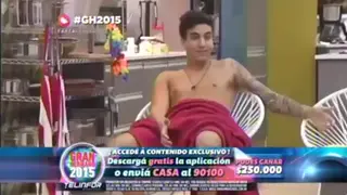 Amateur Guy Shows Off His Bulge on Camera
