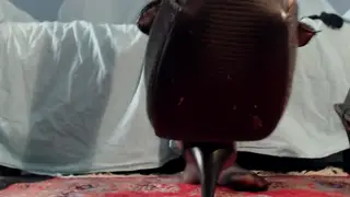 European Mistress Commands Foot Worship in Italian