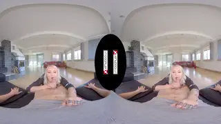 Blonde Cosplay Star Rides in VR Parody