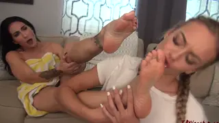 Secretary Earns Creampie After Foot Massage
