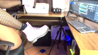Teen Webcam Show Delivers Spanking and Deepthroat