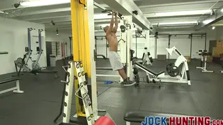 Tattooed Jock Pounds Gym Newbie in Missionary
