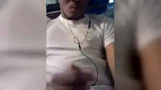 Amateur Guy Beats His Meat on Camera