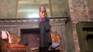Redhead Cosplayer Teases in a Behind-the-Scenes Clip