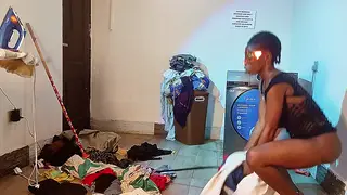 Curvy Teen Twerks Phat Ass in Solo Tease