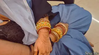 Curvy Indian Woman Gives Blowjob Then Takes It Doggystyle