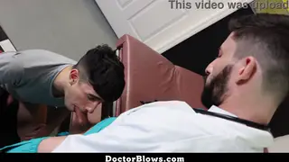Muscular Doctor Gives Twink Patient a Thorough Bareback Exam