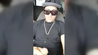 Guy Jerks Off in a Quick Phone Clip